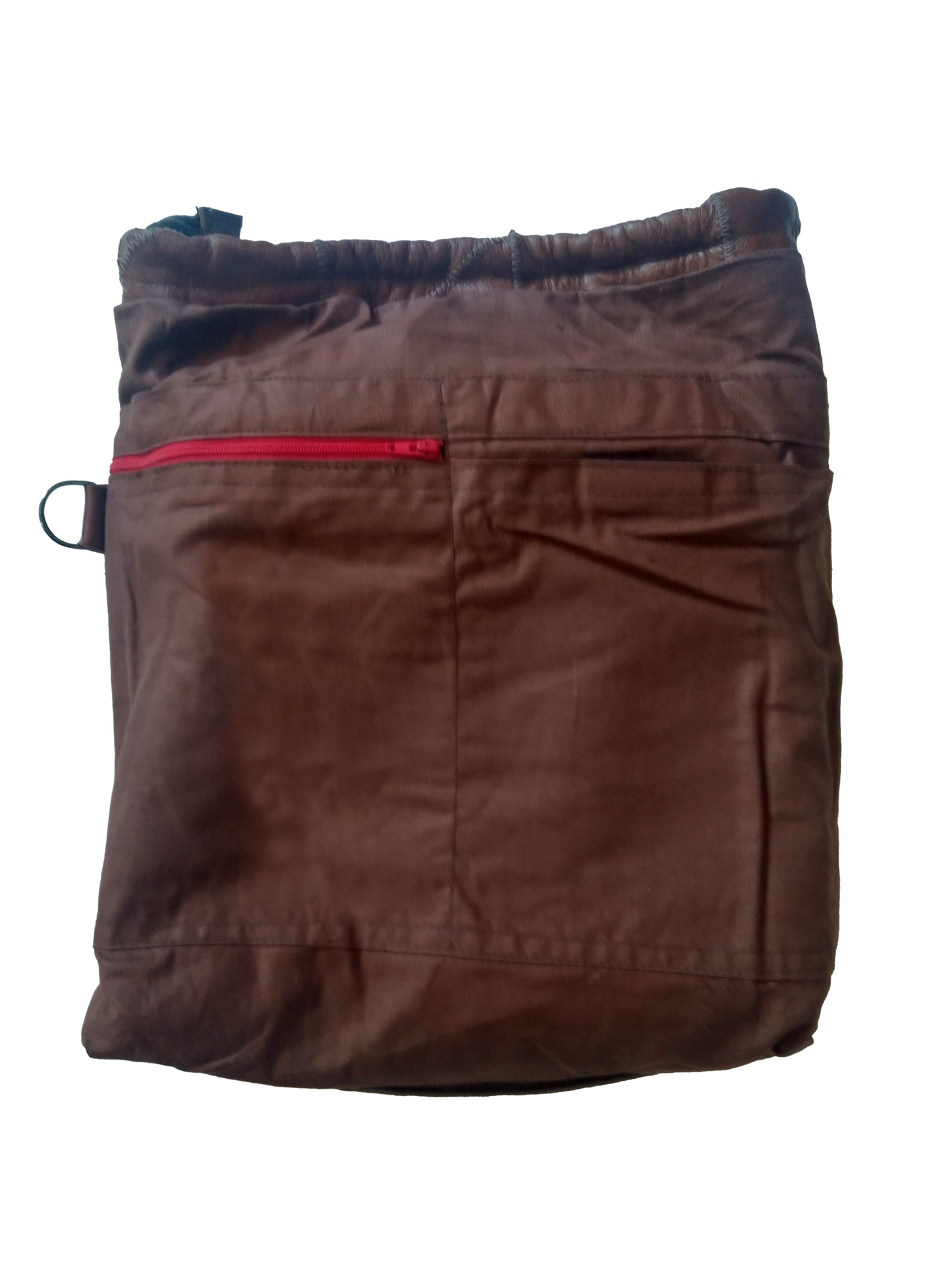 un lato interno con due tasche e anello 